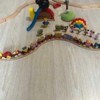 Trenulet lemn Brio 50 piese cu sine, vagoane si personaje Disney